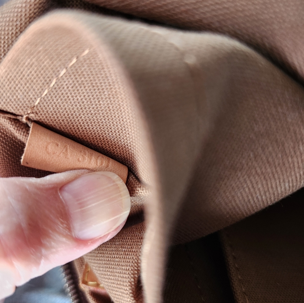 Louis Vuitton Monogrammed Odeon crossbody - Picture 5 of 14